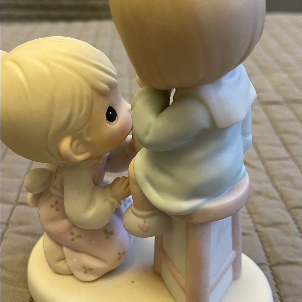 COPY - Precious Moments collectible figurine - Picture 5 of 8